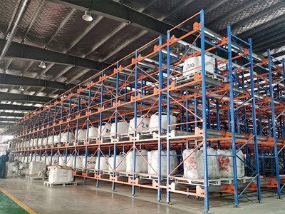 Kakšne so specifikacije jeklenih palet in koliko lahko prenesejo